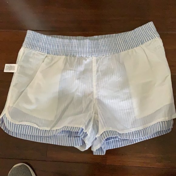 Vineyard Vines Women's Shorts - Picture 4 of 9